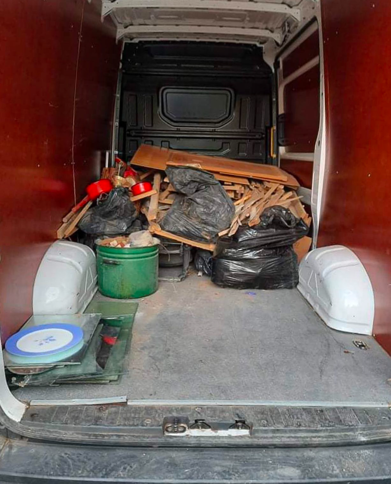 Грузоперевозки/ Вывоз и утилизация мусора,мебели, техники