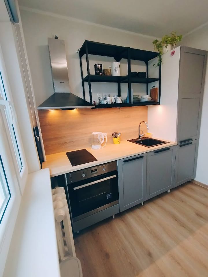 Pärnu. 2 toal. Papiniidu 33. 5/3 kor. Uus tehnika ja mööbel. üür 475 eur/kuu