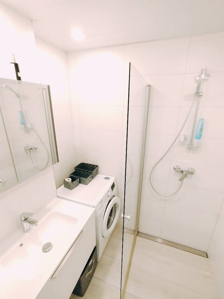 Pärnu. 2 toal. Papiniidu 33. 5/3 kor. Uus tehnika ja mööbel. üür 475 eur/kuu