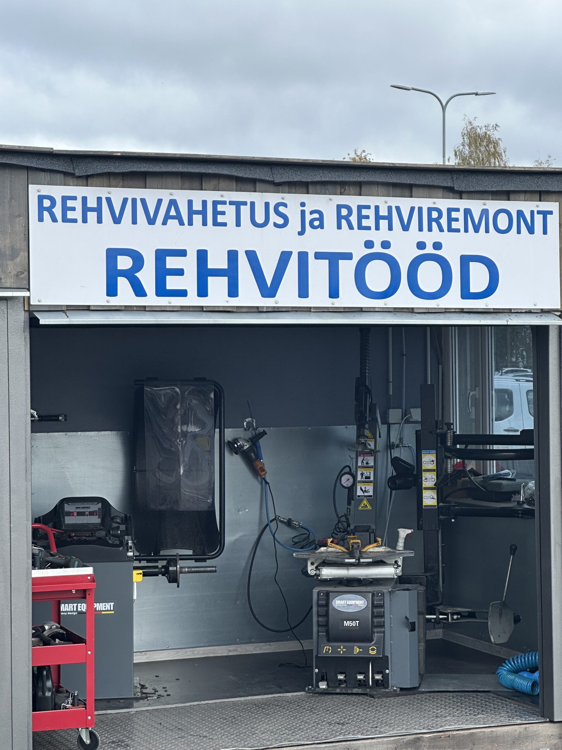 Firma pakub velgede vahetamise remontimise ja hoiustamise teenust